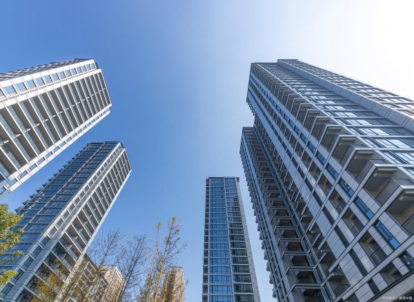 最大股票配资网 前4月百强房企拿地总额 3608 亿，增长 26.6%，投资趋势变化揭秘